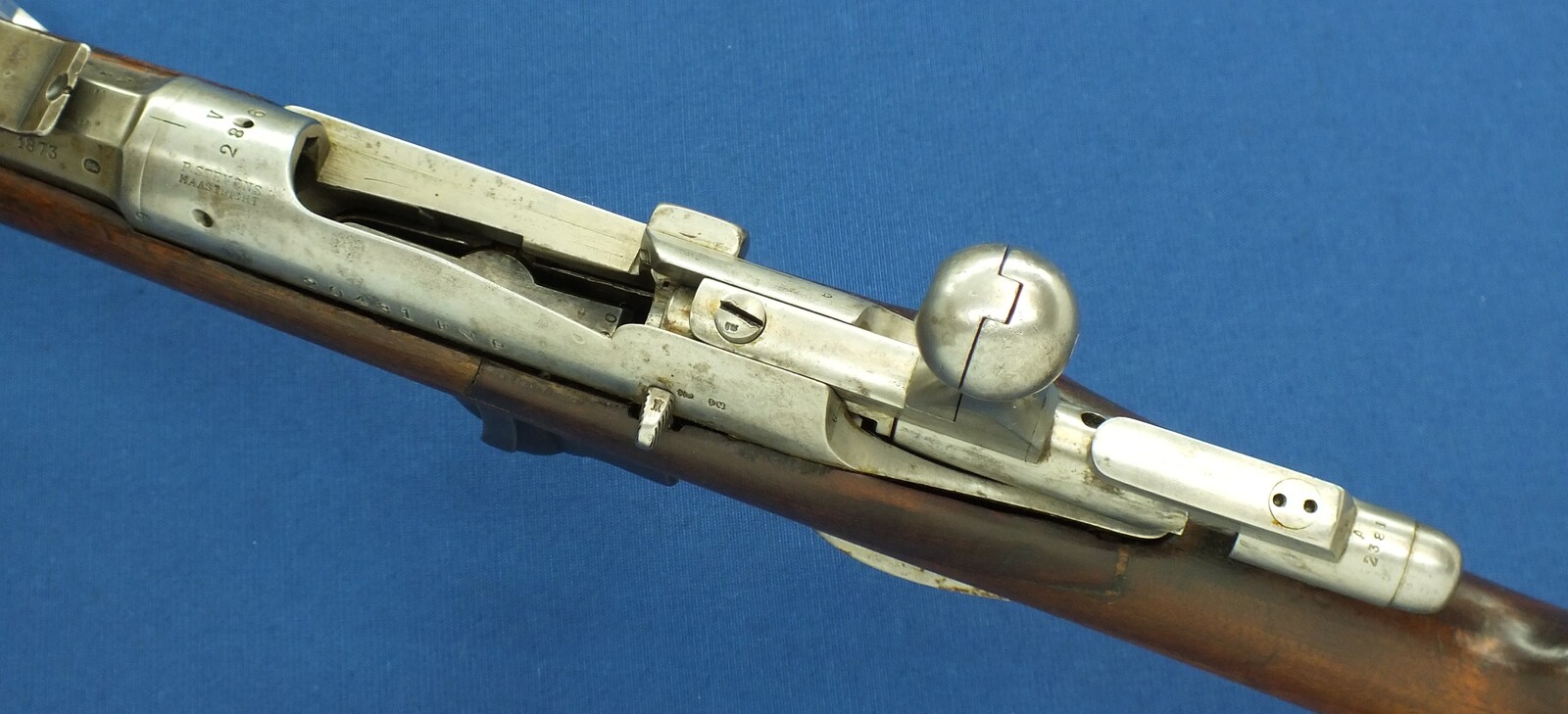 An antique Dutch Beaumont-Vitali Model 1871/88 Rifle by P. Stevens Maastricht. Caliber 11mm, Length 133cm. In good/very good condition. Price 950 euro.