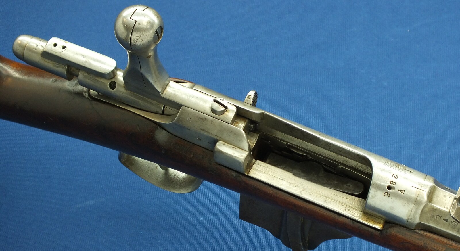An antique Dutch Beaumont-Vitali Model 1871/88 Rifle by P. Stevens Maastricht. Caliber 11mm, Length 133cm. In good/very good condition. Price 950 euro.