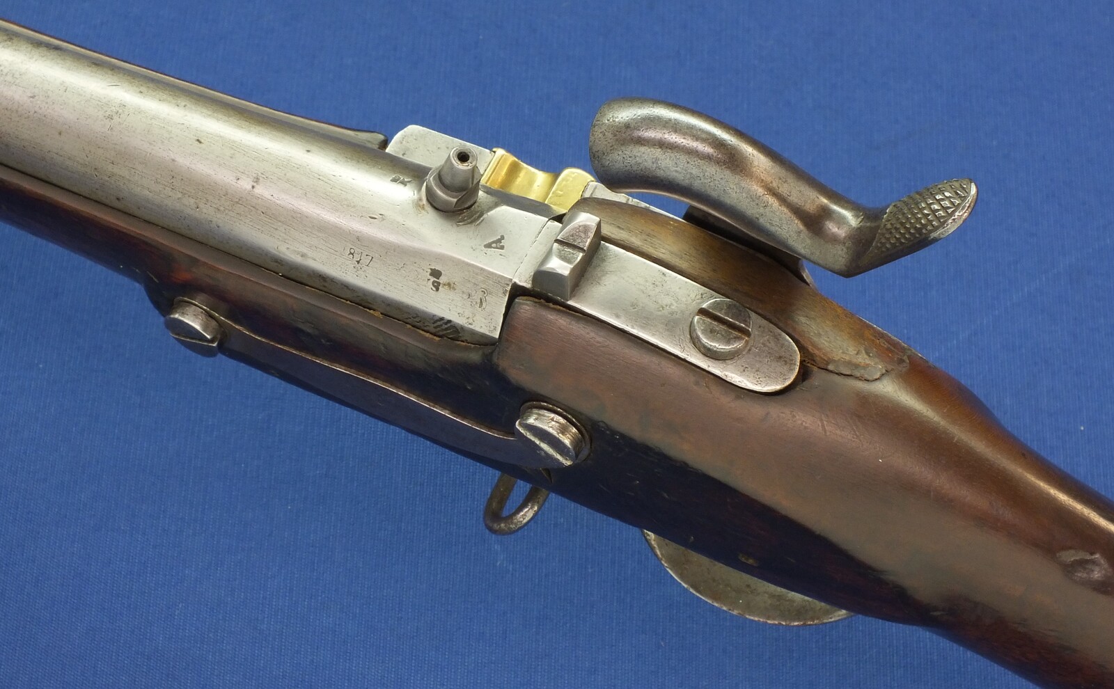 An antique Dutch Model 1815 Rifled Percussion Musket, converted from flintlock, caliber 17,5 mm, length 144 cm, in good/very condition. Price 1.850 euro