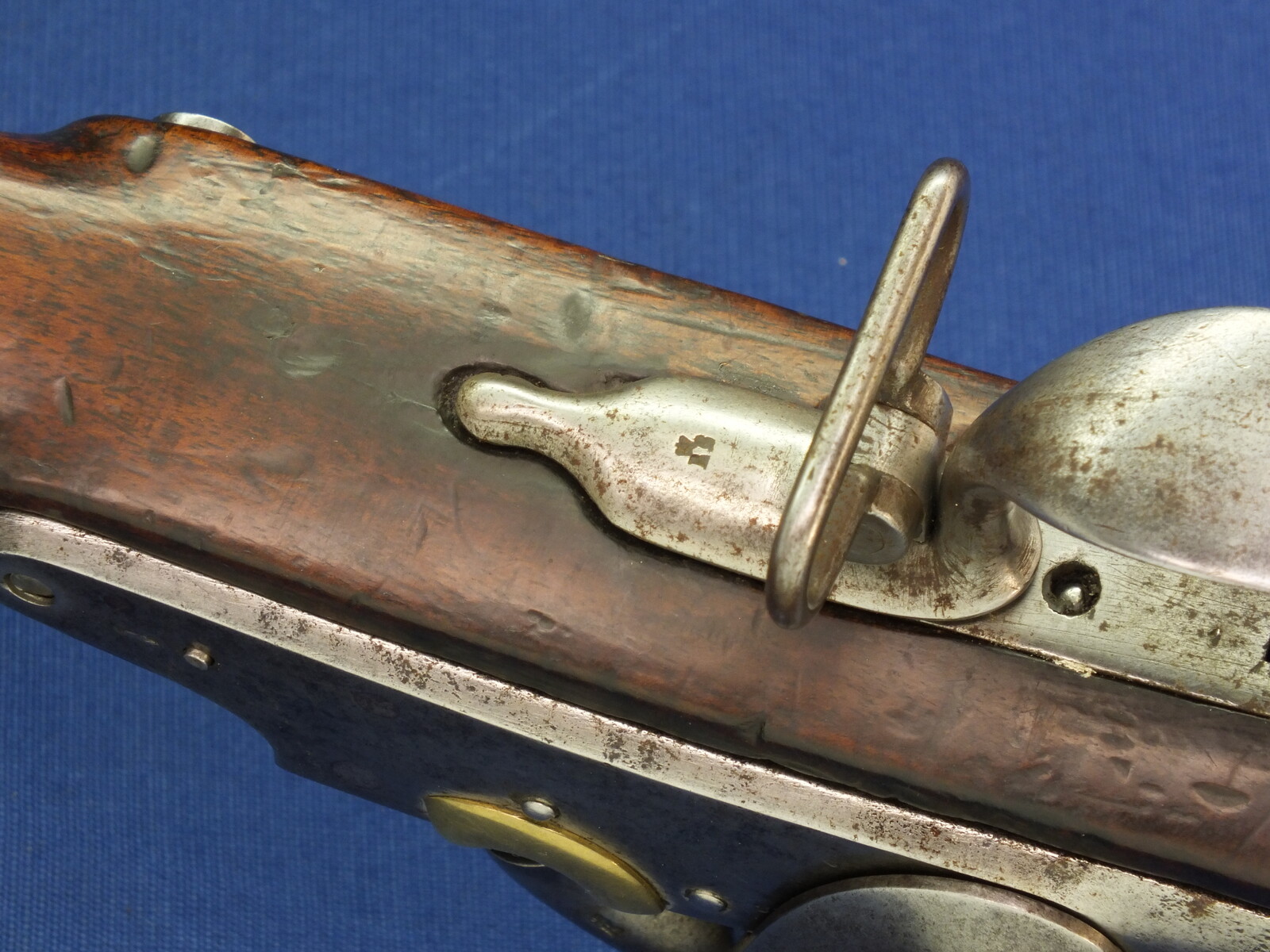 An antique Dutch Model 1815 Rifled Percussion Musket, converted from flintlock, caliber 17,5 mm, length 144 cm, in good/very condition. Price 1.850 euro