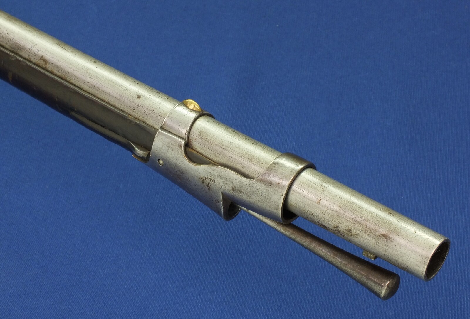 An antique Dutch Model 1815 Rifled Percussion Musket, converted from flintlock, caliber 17,5 mm, length 144 cm, in good/very condition. Price 1.850 euro