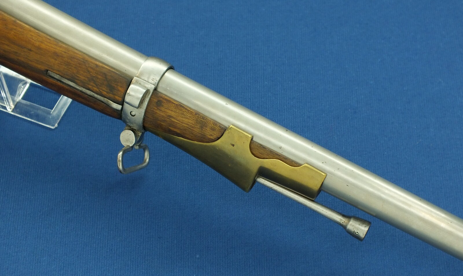 An antique Dutch Model 1825 Military police / Marechaussee Carbine with folding Bayonet. 17mm Caliber, length 108cm. In very good condition. 