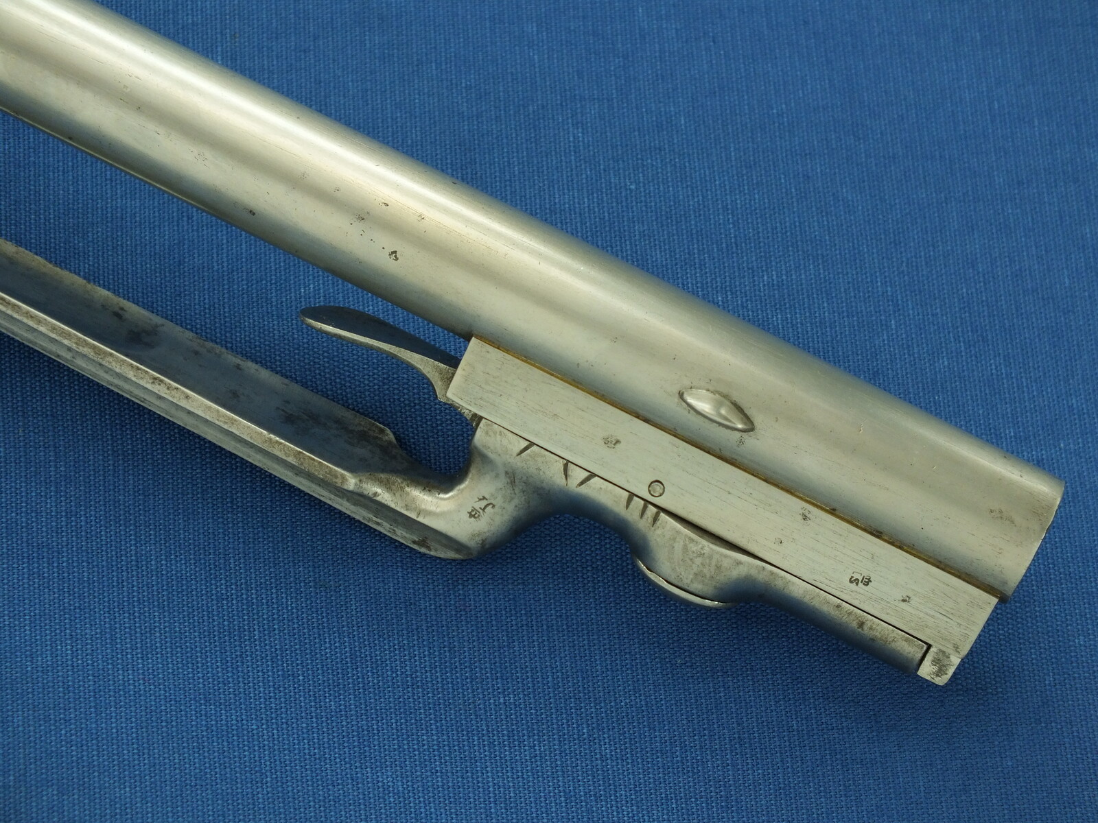 An antique Dutch Model 1825 Military police / Marechaussee Carbine with folding Bayonet. 17mm Caliber, length 108cm. In very good condition. Price 2.450 euro.