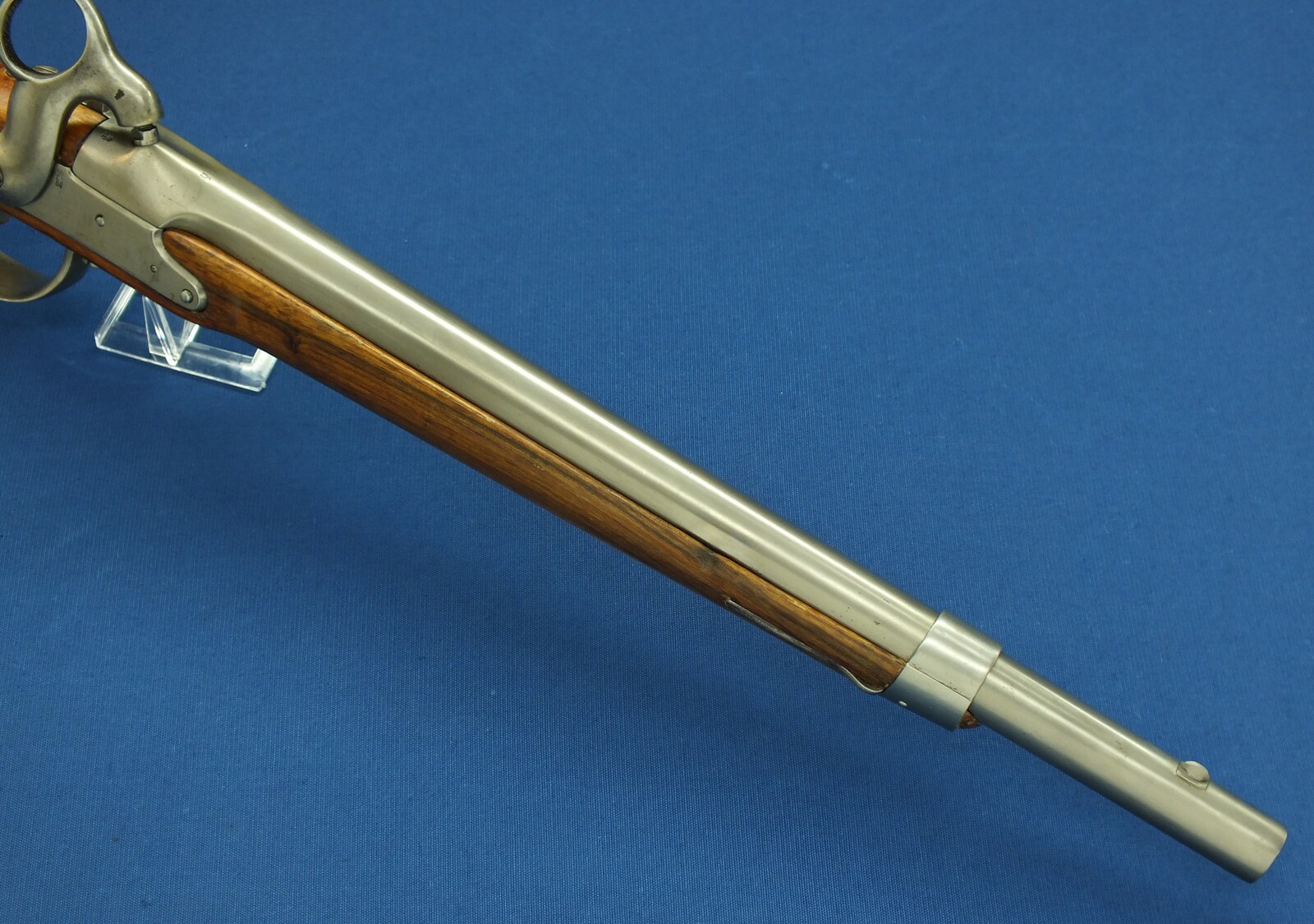 An antique Dutch Model 1854 Cavalry Carbine. 16,7mm Caliber, length 84cm. In very good condition. Price 1.500 euro.
