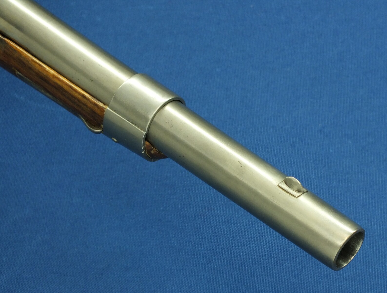 An antique Dutch Model 1854 Cavalry Carbine. 16,7mm Caliber, length 84cm. In very good condition. Price 1.500 euro.