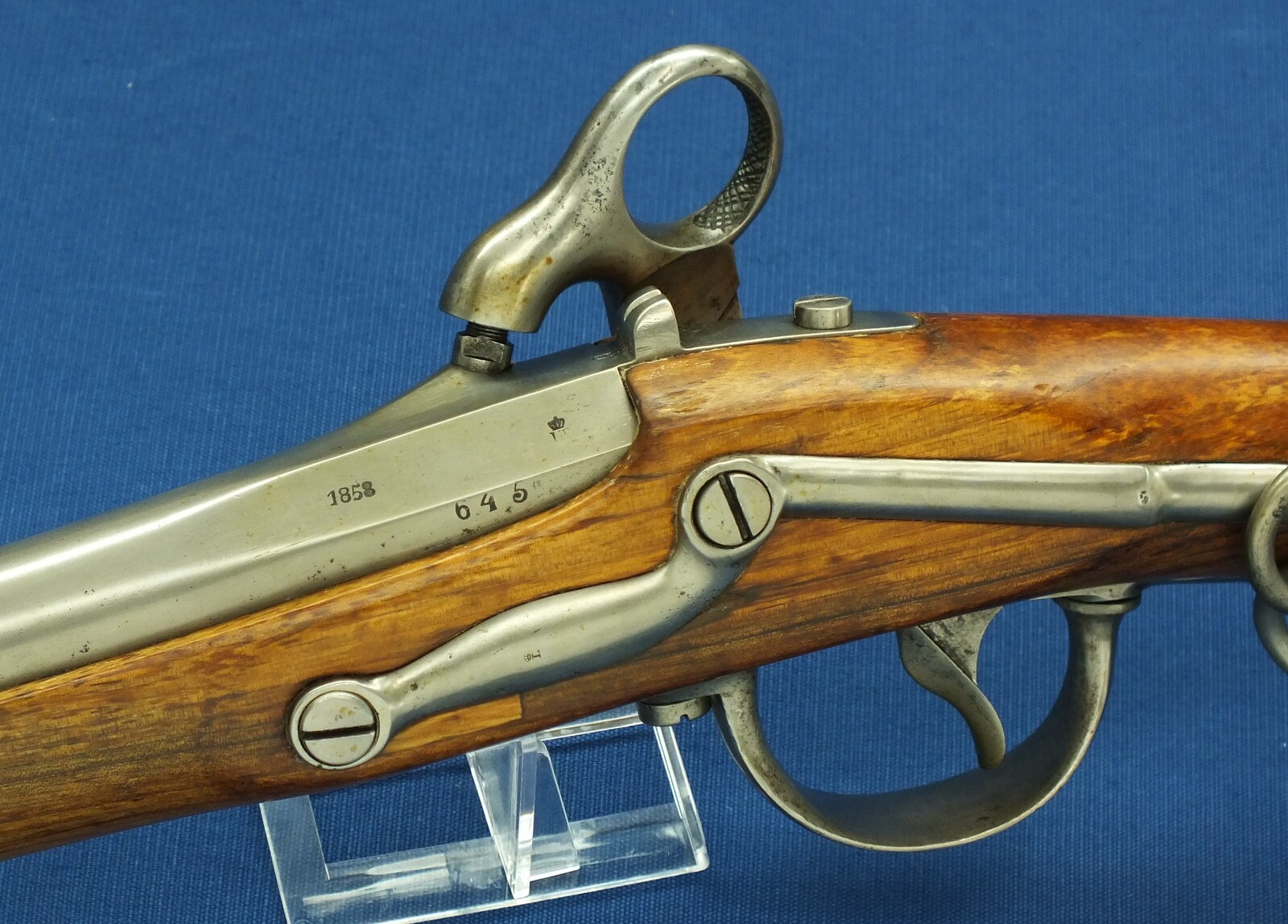 An antique Dutch Model 1854 Cavalry Carbine. 16,7mm Caliber, length 84cm. In very good condition. Price 1.500 euro.