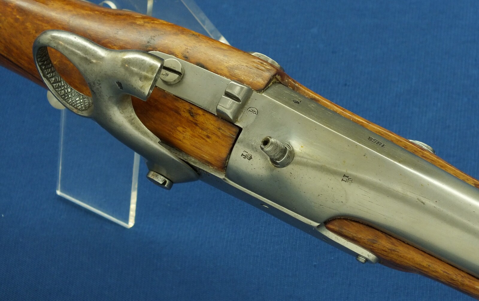 An antique Dutch Model 1854 Cavalry Carbine. 16,7mm Caliber, length 84cm. In very good condition. Price 1.500 euro.