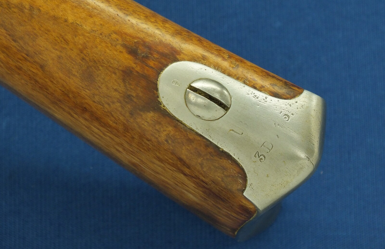 An antique Dutch Model 1854 Cavalry Carbine. 16,7mm Caliber, length 84cm. In very good condition. Price 1.500 euro.