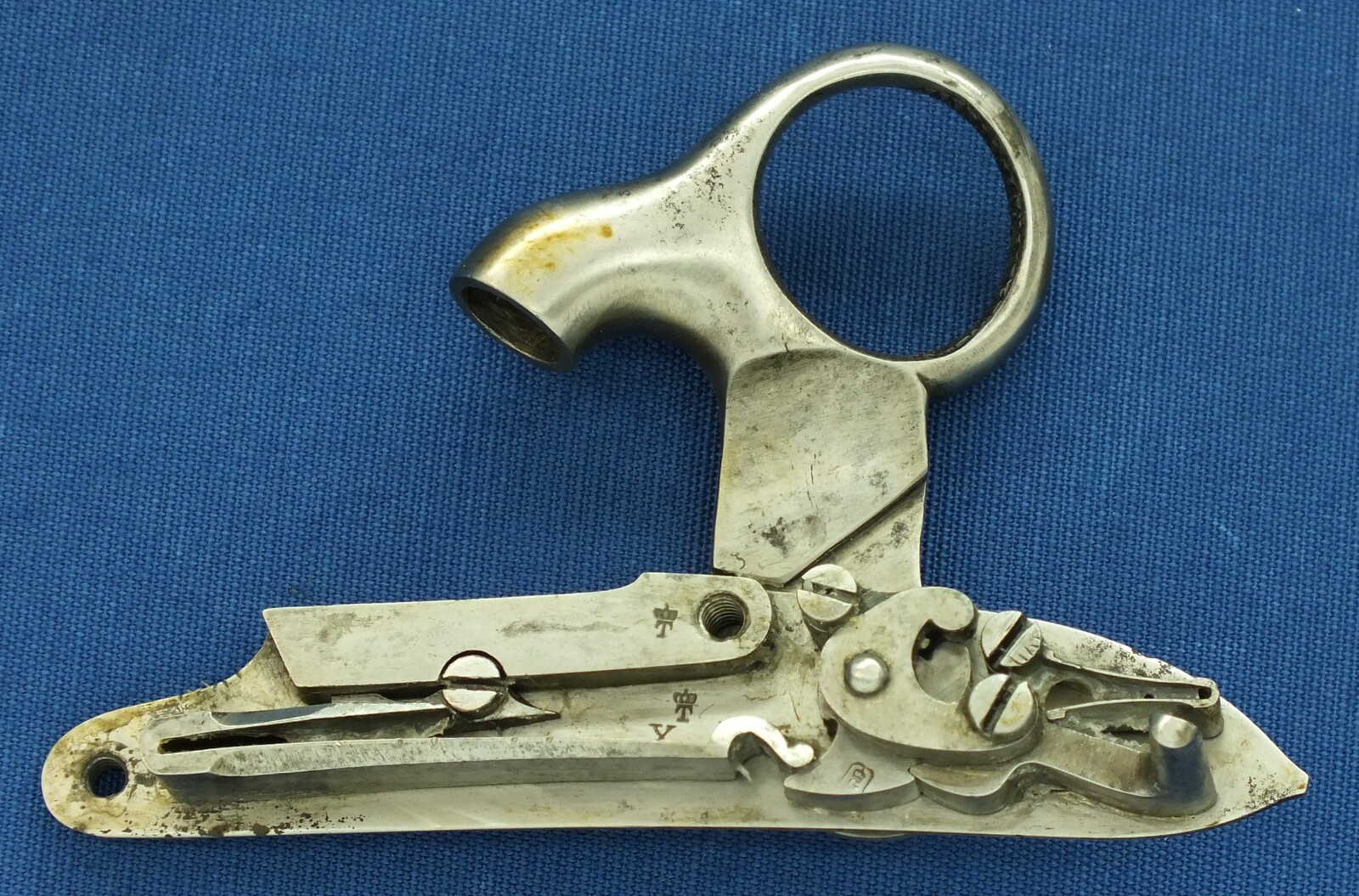 An antique Dutch Model 1854 Cavalry Carbine. 16,7mm Caliber, length 84cm. In very good condition. Price 1.500 euro.