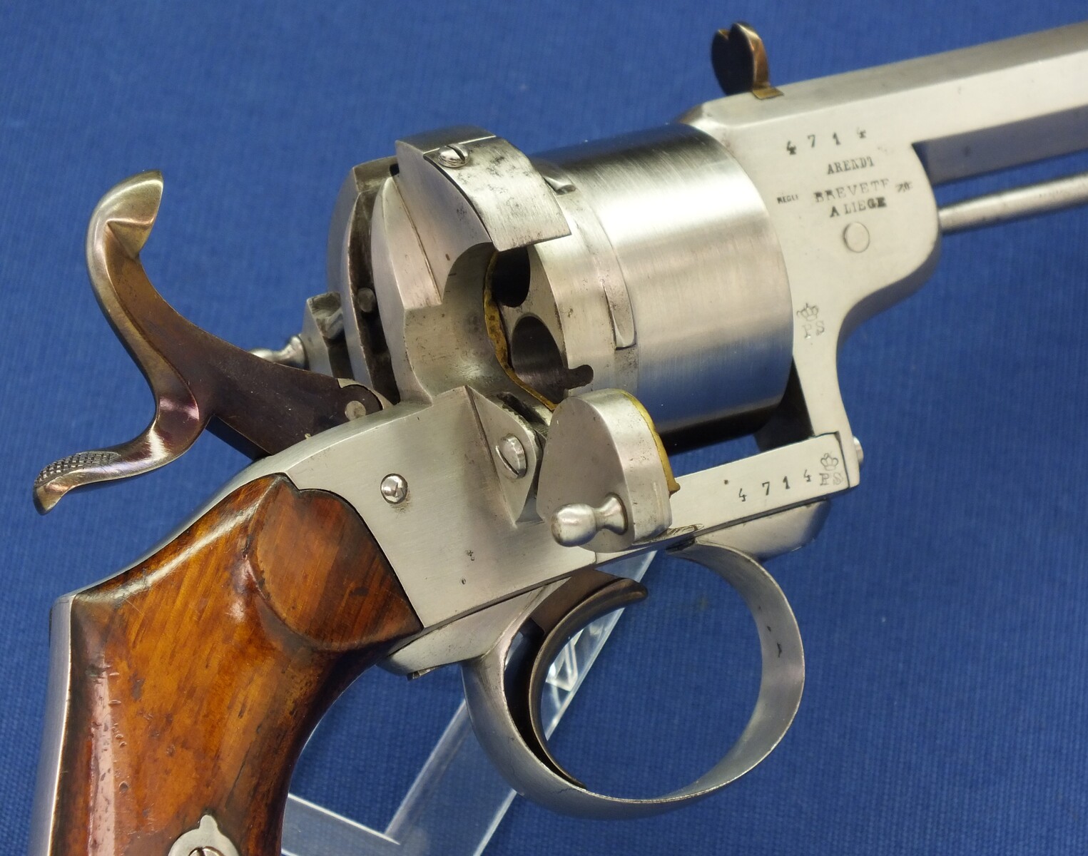 An Antique Dutch Officers Arendt Brevete Liege 6 shot Double and Single Action 12mm Pinfire Revolver Inspected by P. Stevens Maastricht. Lenght 30cm. In very good condition. Price 1.550 euro