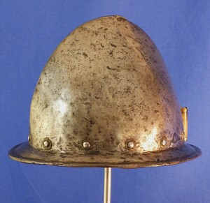 An antique Dutch or German circa 1600 Cabasset Morion Helmet. Height 20cm. In very good condition. Price 1.250 euro.