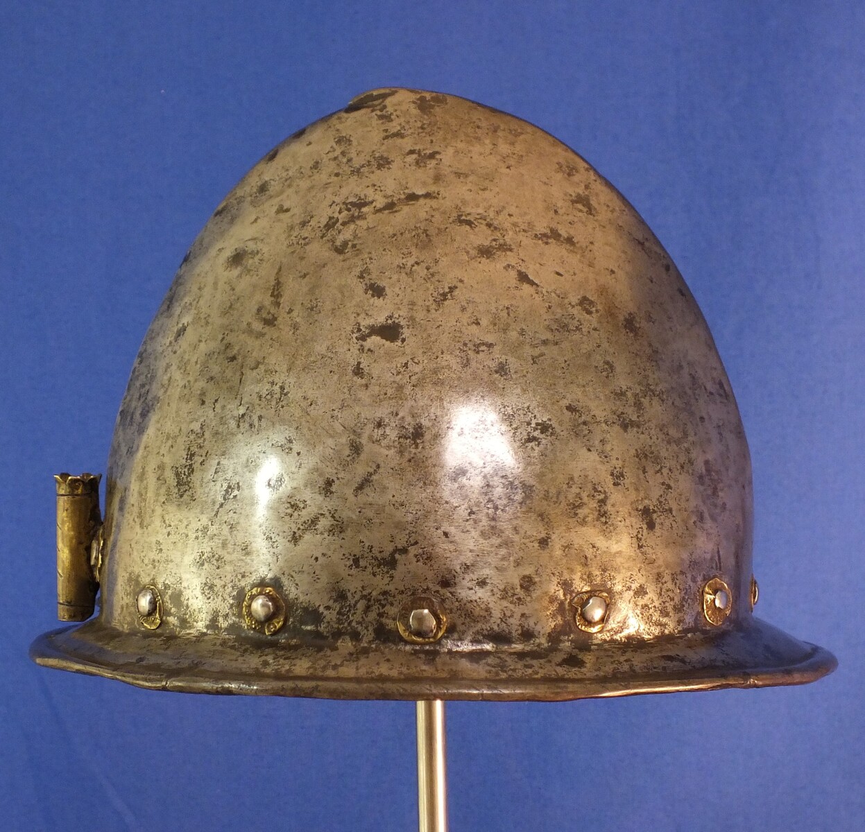 An antique Dutch or German circa 1600 Cabasset Morion Helmet. Height 20cm. In very good condition. Price 1.250 euro.