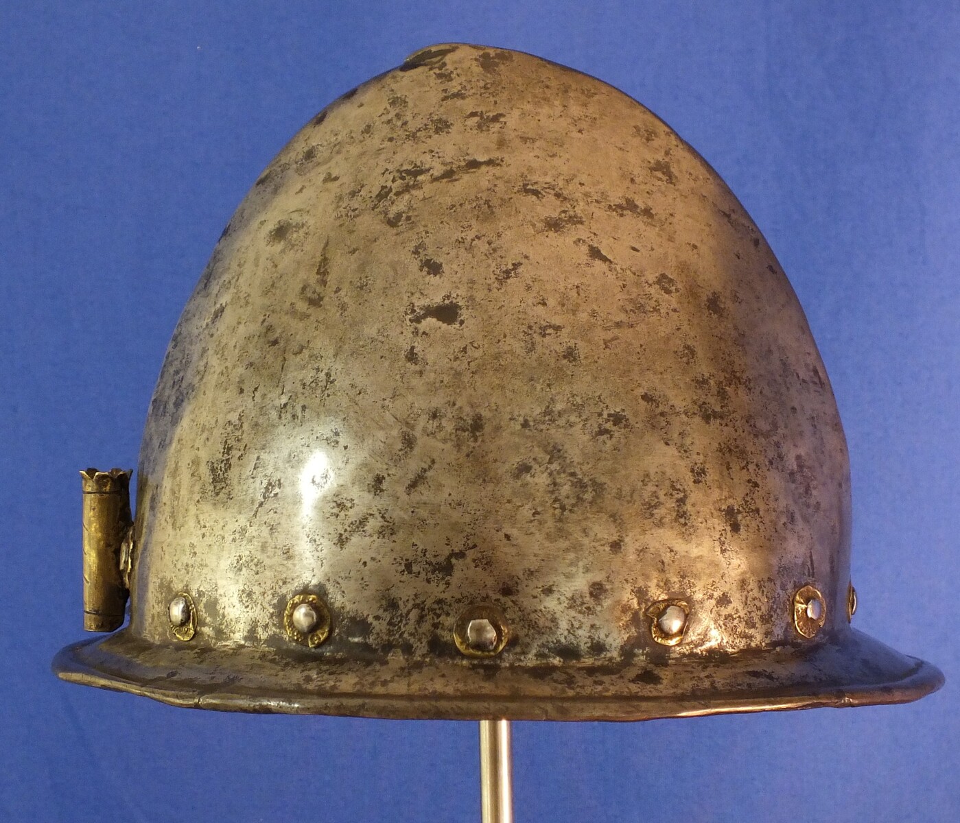 An antique Dutch or German circa 1600 Cabasset Morion Helmet. Height 20cm. In very good condition. Price 1.250 euro.