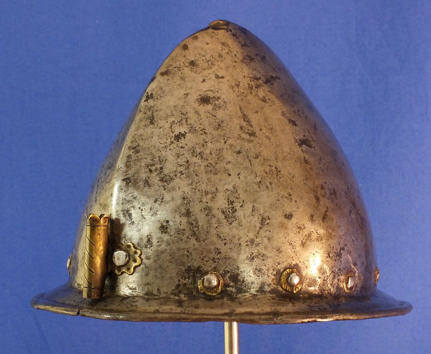 An antique Dutch or German circa 1600 Cabasset Morion Helmet. Height 20cm. In very good condition. Price 1.250 euro.