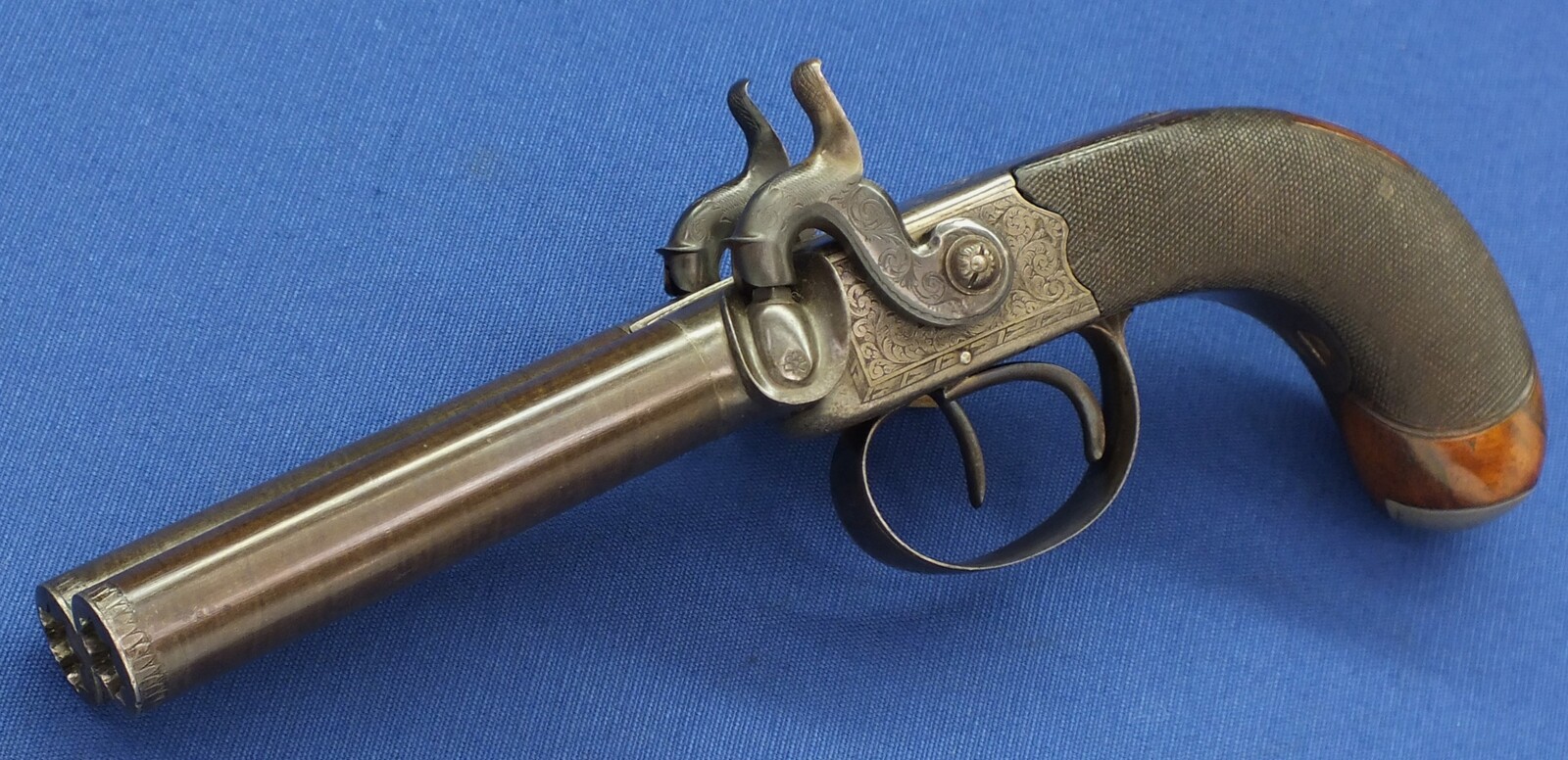 An antique English 19th century circa 1850 Box-Lock percussion double barreled pistol. By George Adams. Caliber 12mm. Length 25,5cm. In very good condition. Price 950 euro.