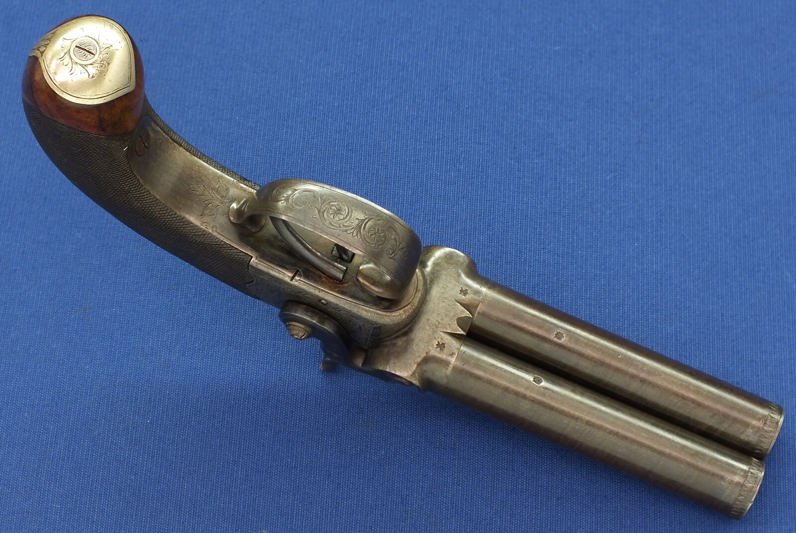 An antique English 19th century circa 1850 Box-Lock percussion double barreled pistol. By George Adams. Caliber 12mm. Length 25,5cm. In very good condition. Price 950 euro.