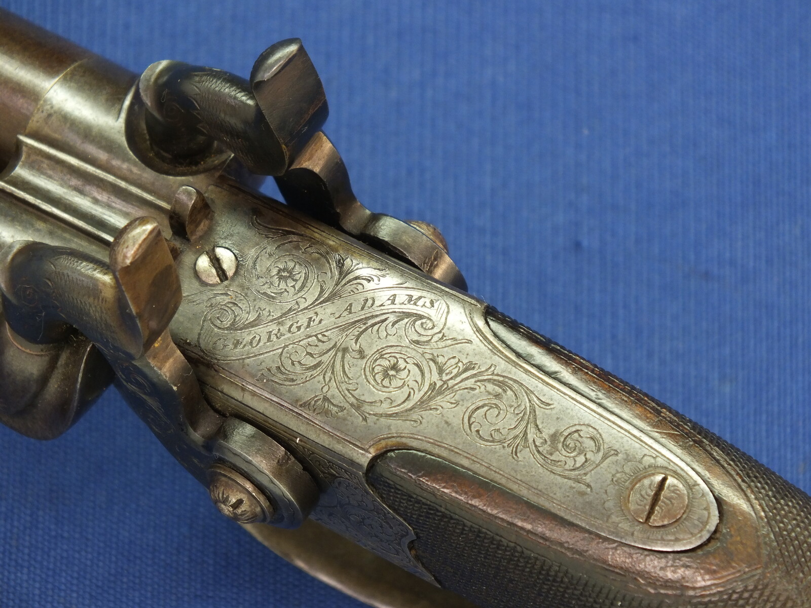 An antique English 19th century circa 1850 Box-Lock percussion double barreled pistol. By George Adams. Caliber 12mm. Length 25,5cm. In very good condition. Price 950 euro.