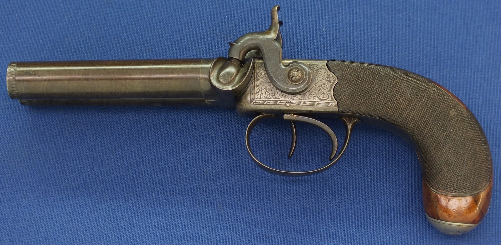 An antique English 19th century circa 1850 Box-Lock percussion double barreled pistol. By George Adams. Caliber 12mm. Length 25,5cm. In very good condition. Price 950 euro.