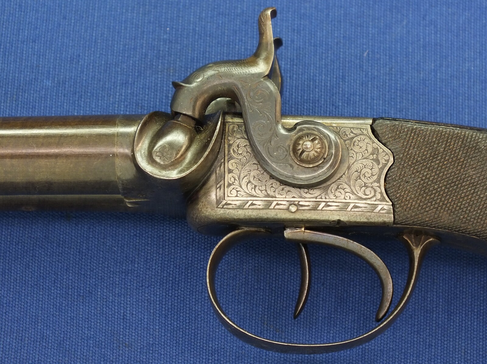 An antique English 19th century circa 1850 Box-Lock percussion double barreled pistol. By George Adams. Caliber 12mm. Length 25,5cm. In very good condition. Price 950 euro.