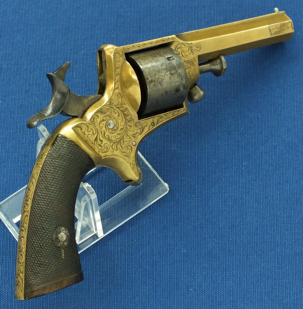 An antique English Tranter's patent 6 shot Caliber 30 Rimfire Revolver by Charles Osborne Birmingham. Length 19cm. In good/very good condition. 