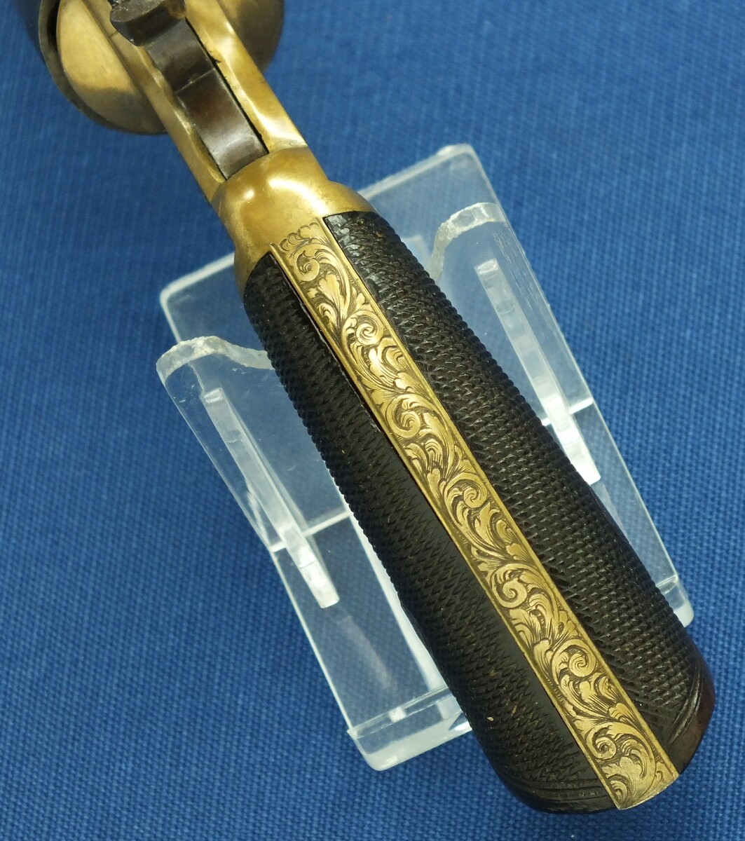 An antique English Tranter's patent 6 shot Caliber 30 Rimfire Revolver by Charles Osborne Birmingham. Length 19cm. In good/very good condition. 