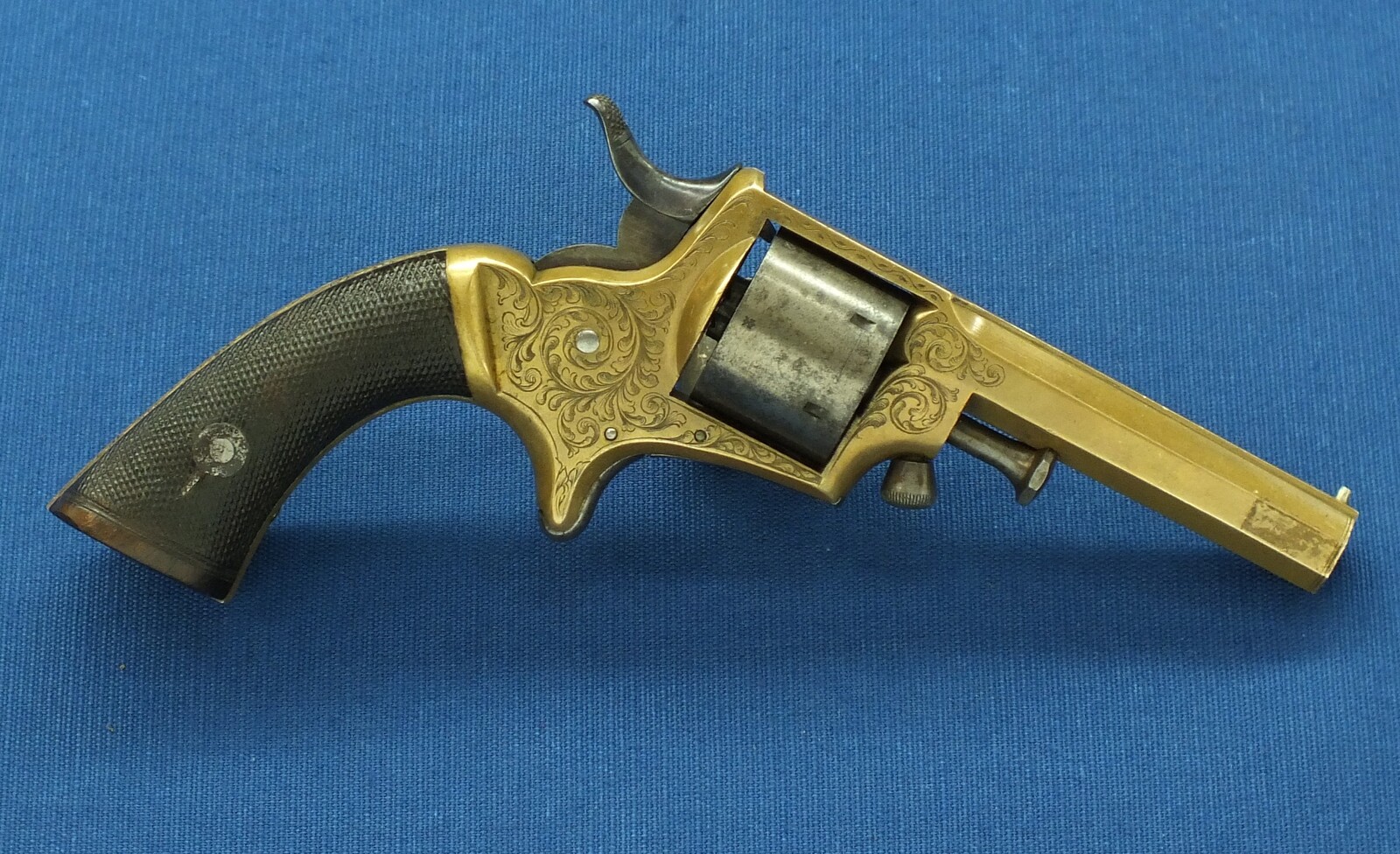 An antique English Tranter's patent 6 shot Caliber 30 Rimfire Revolver by Charles Osborne Birmingham. Length 19cm. In good/very good condition. Price 450 euro.