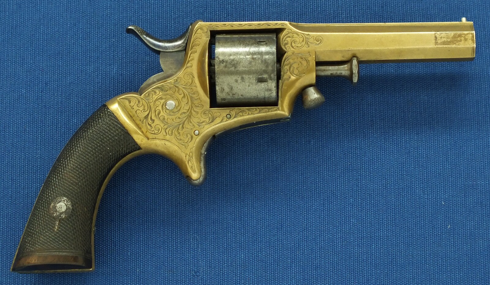 An antique English Tranter's patent 6 shot Caliber 30 Rimfire Revolver by Charles Osborne Birmingham. Length 19cm. In good/very good condition. Price 450 euro.