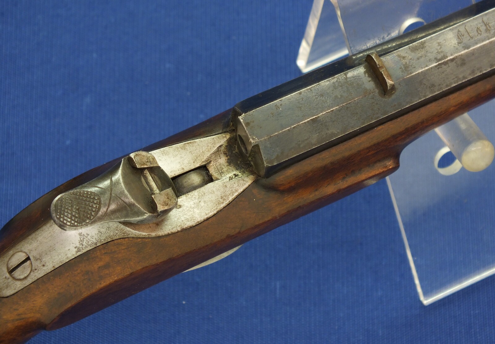 An antique French 6mm Flobert Target/Saloon Pistol signed: FLOBERT INVENTEUR BREVETE A PARIS. 9 inch octagon barrel. Length 37cm. In very good condition. Price 875 euro