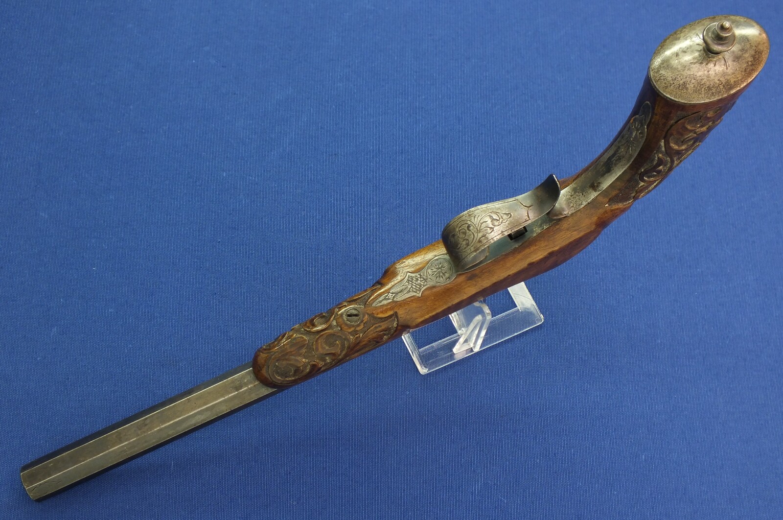 An antique French 6mm Flobert Target/Saloon pistol signed: LEFAUCHEUX ARQ. A PARIS. Length 38cm. In very good condition. Price 800 euro.