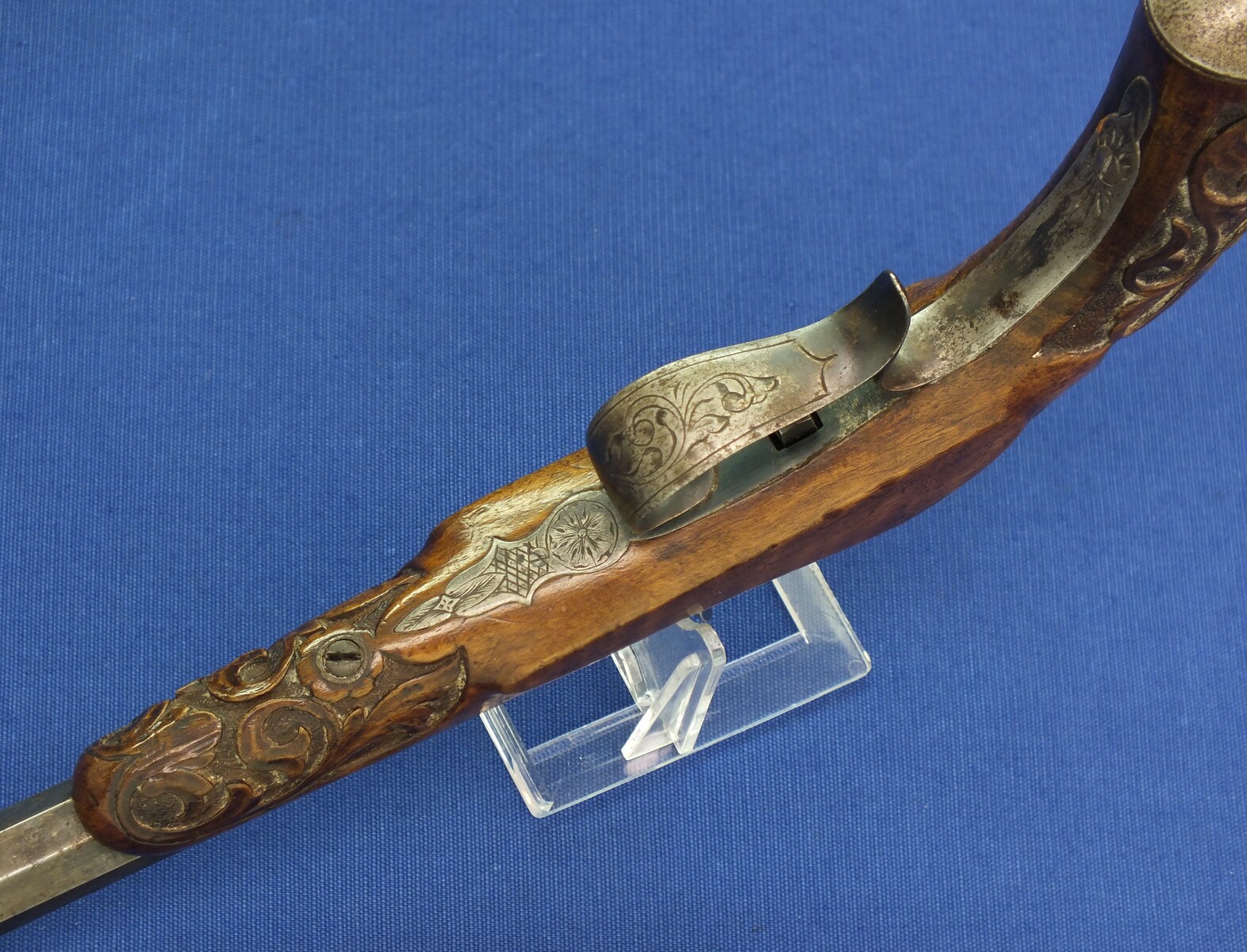 An antique French 6mm Flobert Target/Saloon pistol signed: LEFAUCHEUX ARQ. A PARIS. Length 38cm. In very good condition. Price 800 euro.