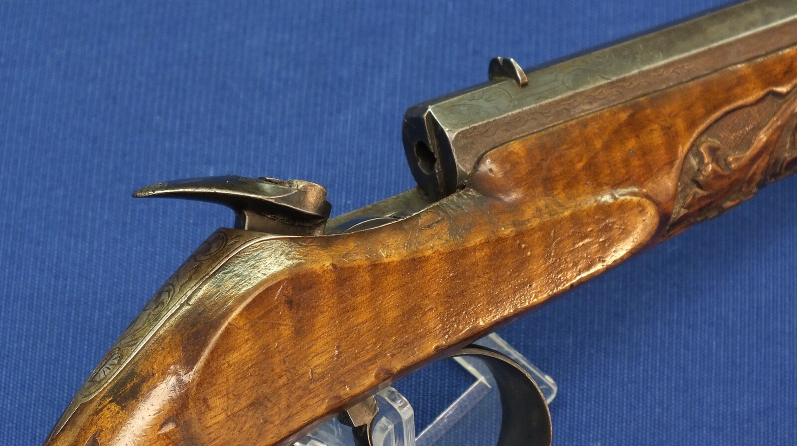 An antique French 6mm Flobert Target/Saloon pistol signed: LEFAUCHEUX ARQ. A PARIS. Length 38cm. In very good condition. Price 800 euro.