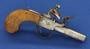 An antique French Box-Lock Flintlock pocket pistol with thumbpiece safety catch. Circa 1800. Caliber 11mm, length 15,5 cm. In very good condition. Price 550 euro