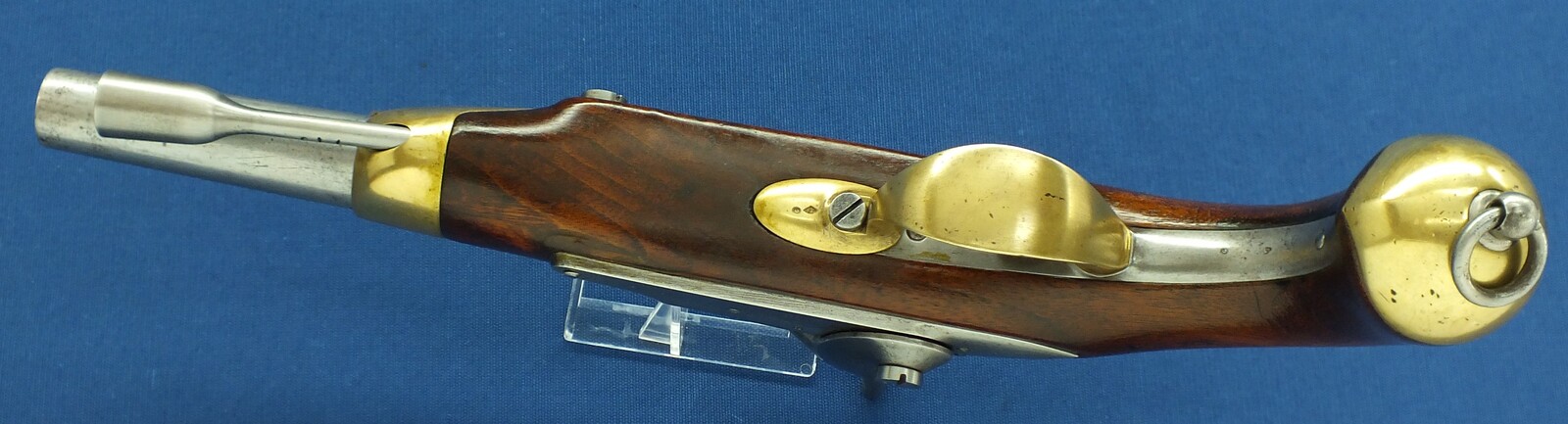 An antique French Cavalry Model 1822 T-Bis Percussion Pistol. Caliber 17,7mm, length 36cm. In very good condition.