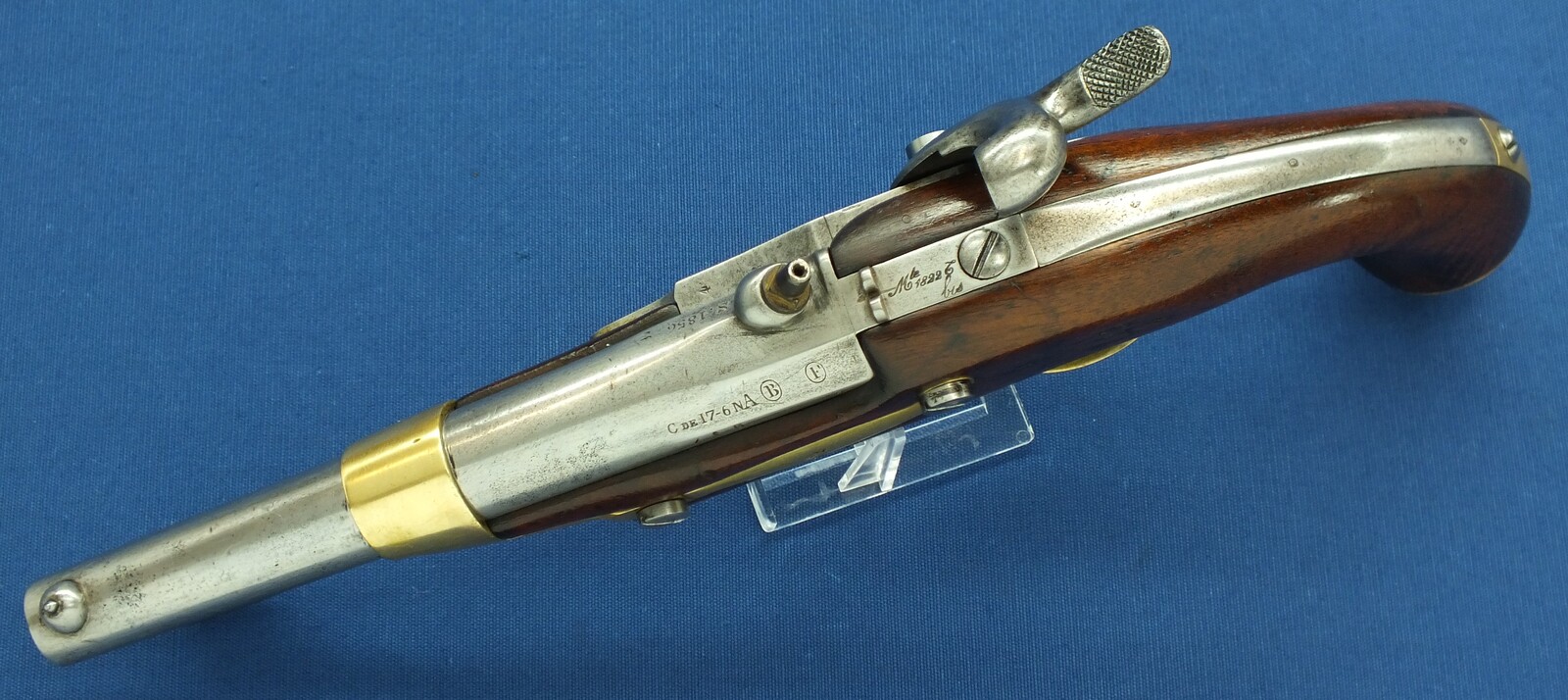 An antique French Cavalry Model 1822 T-Bis Percussion Pistol. Caliber 17,7mm, length 36cm. In very good condition.