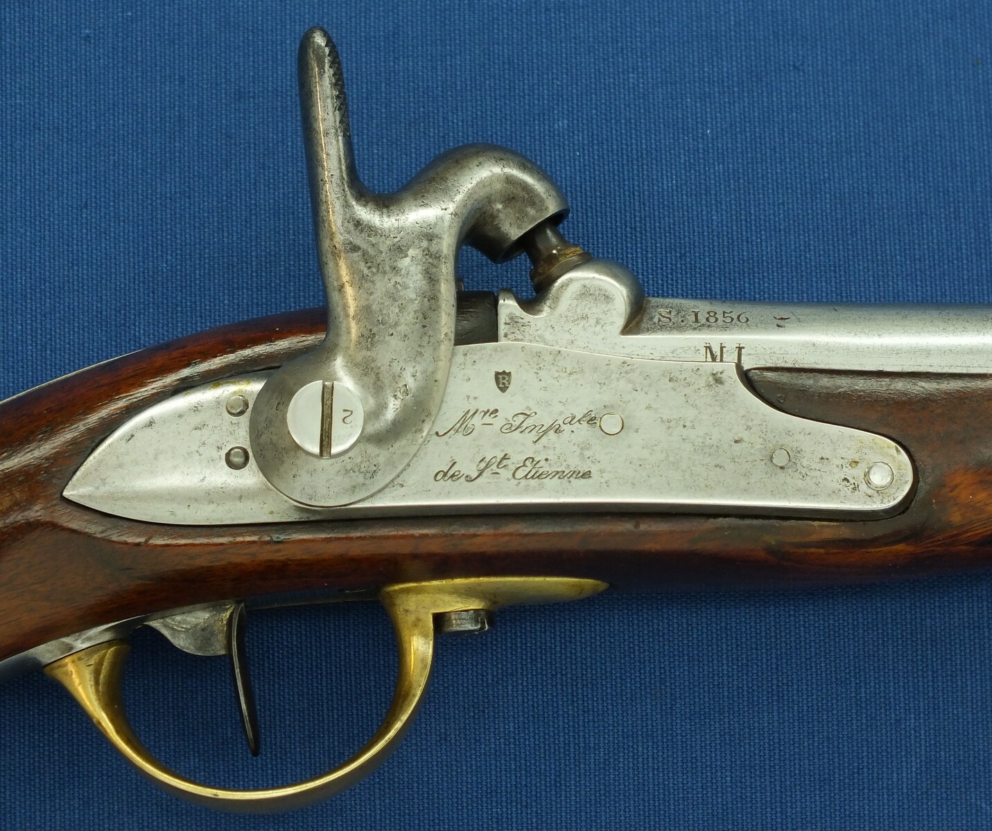 An antique French Cavalry Model 1822 T-Bis Percussion Pistol. Caliber 17,7mm, length 36cm. In very good condition.