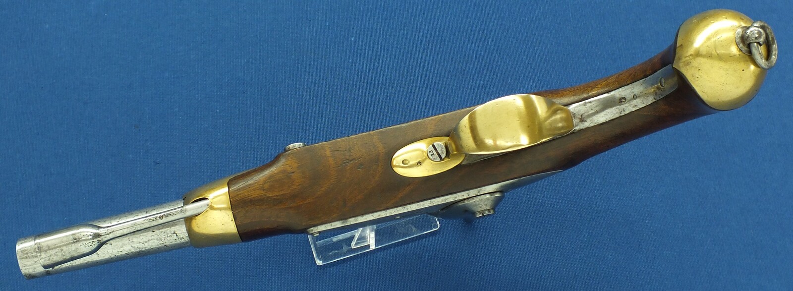 An antique  French Cavalry Model 1822 T-Bis Percussion Pistol. Caliber 17,7mm, length 36cm. In very good condition. Price 1.150 euro.