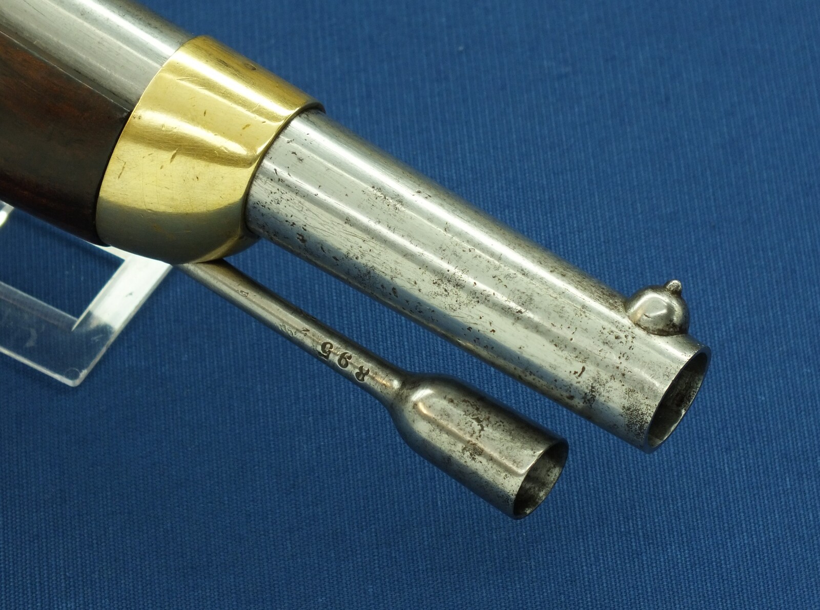 An antique  French Cavalry Model 1822 T-Bis Percussion Pistol. Caliber 17,7mm, length 36cm. In very good condition. Price 1.150 euro.