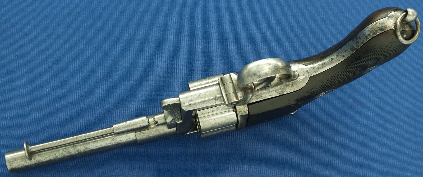 An antique French Devisme Model 1859 6 shot Revolver. Caliber 11mm Centerfire. Length 32cm. In good/very good condition. 