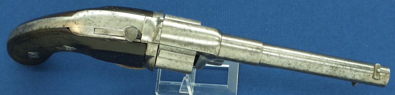 An antique French Devisme Model 1859 6 shot Revolver. Caliber 11mm Centerfire. Length 32cm. In good/very good condition. 
