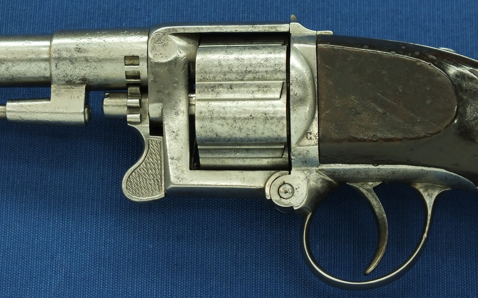 An antique French Devisme Model 1859 6 shot Revolver. Caliber 11mm Centerfire. Length 32cm. In good/very good condition. 
