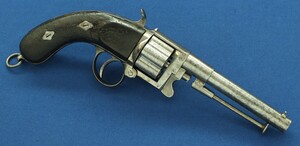 An antique French Devisme Model 1859 6 shot Revolver. Caliber 11mm Centerfire. Length 32cm. In good/very good condition. Price 1.350 euro.