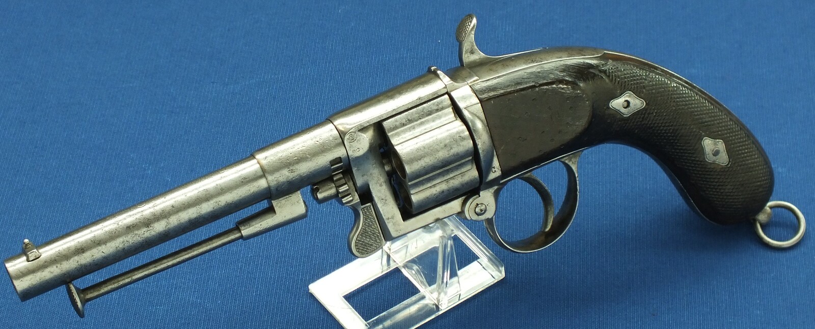 An antique French Devisme Model 1859 6 shot Revolver. Caliber 11mm Centerfire. Length 32cm. In good/very good condition. Price 1.350 euro.