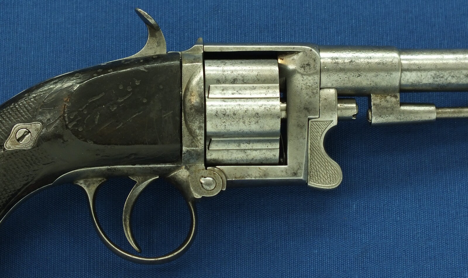 An antique French Devisme Model 1859 6 shot Revolver. Caliber 11mm Centerfire. Length 32cm. In good/very good condition. Price 1.350 euro.