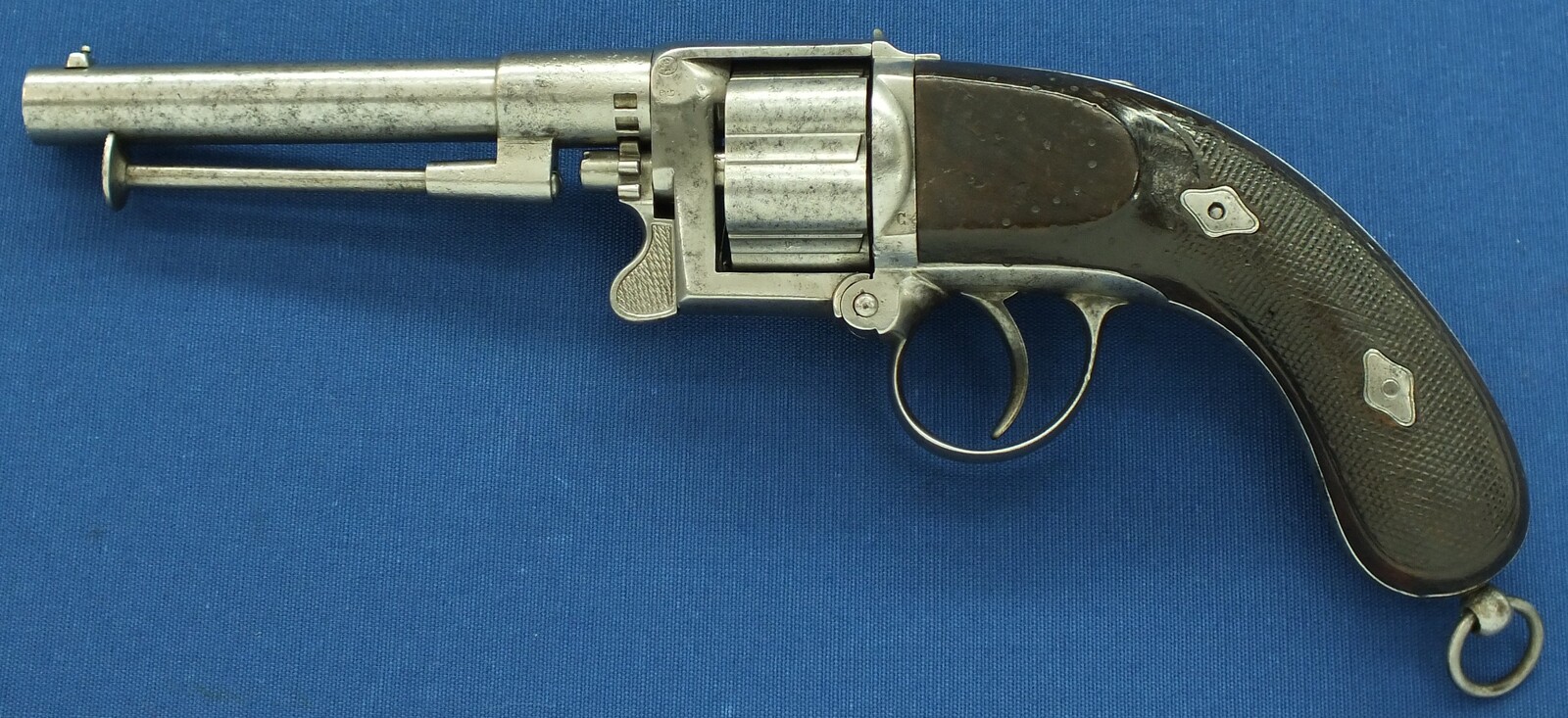 An antique French Devisme Model 1859 6 shot Revolver. Caliber 11mm Centerfire. Length 32cm. In good/very good condition. Price 1.350 euro.