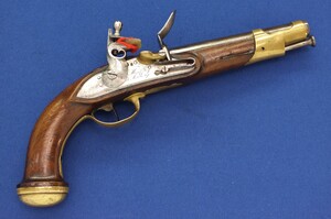 An antique French Military Flintlock Pistol Model 1816 Gardes du Corps de Roi, Second Model, signed Manf. Royal de Maubeuge, caliber 17 mm, length 37 cm, in very good condition. Price 3.500 euro