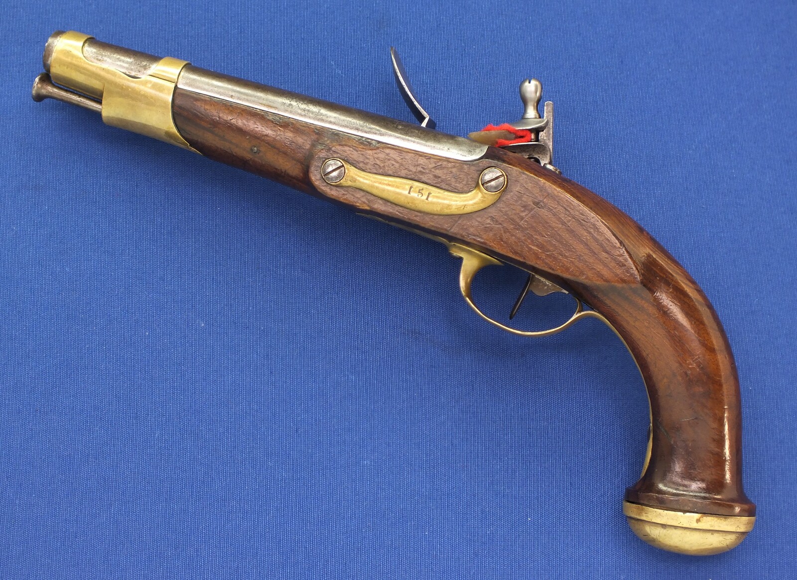 An antique French Military Flintlock Pistol Model 1816 Gardes du Corps de Roi, Second Model, signed Manf. Royal de Maubeuge, caliber 17 mm, length 37 cm, in very good condition. Price 3.500 euro