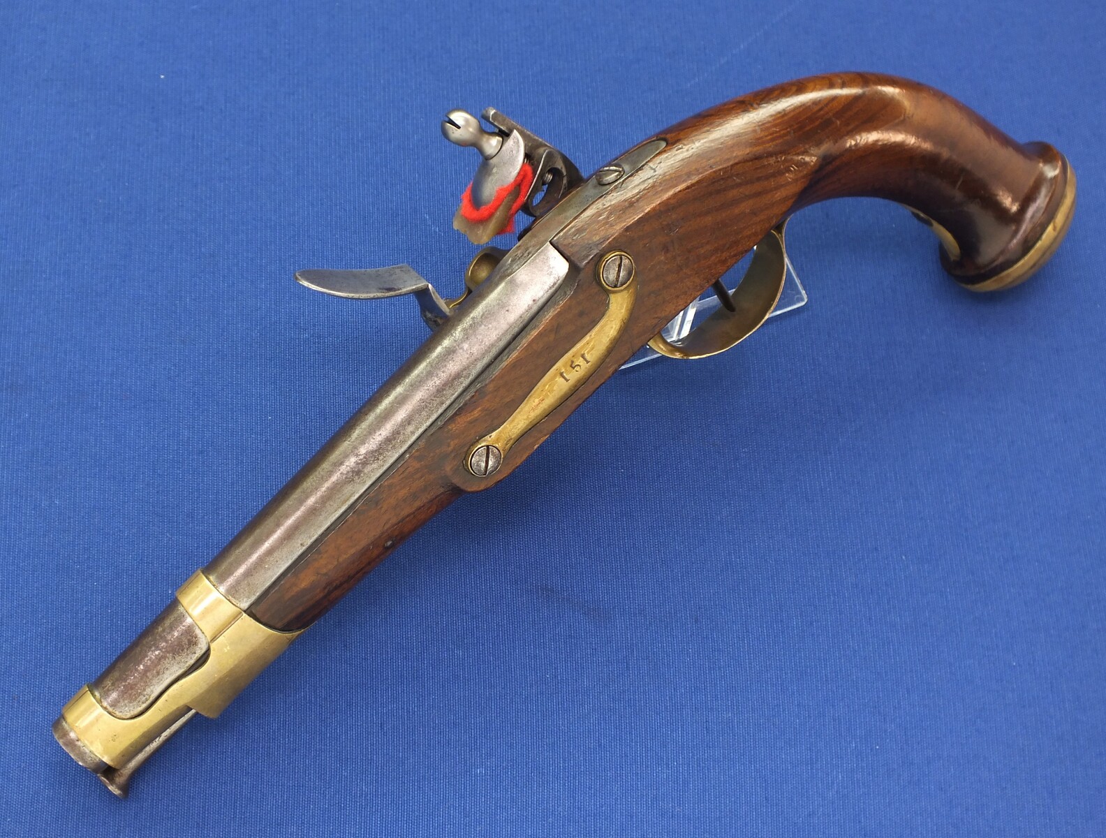 An antique French Military Flintlock Pistol Model 1816 Gardes du Corps de Roi, Second Model, signed Manf. Royal de Maubeuge, caliber 17 mm, length 37 cm, in very good condition. Price 3.500 euro