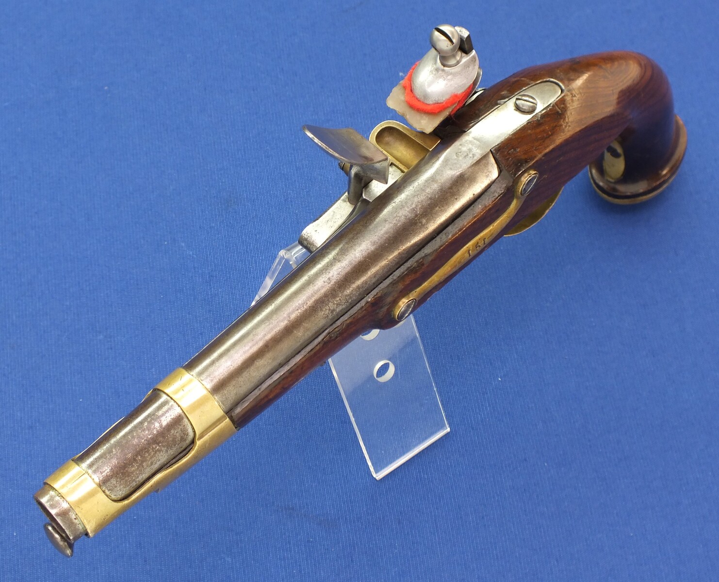 An antique French Military Flintlock Pistol Model 1816 Gardes du Corps de Roi, Second Model, signed Manf. Royal de Maubeuge, caliber 17 mm, length 37 cm, in very good condition. Price 3.500 euro