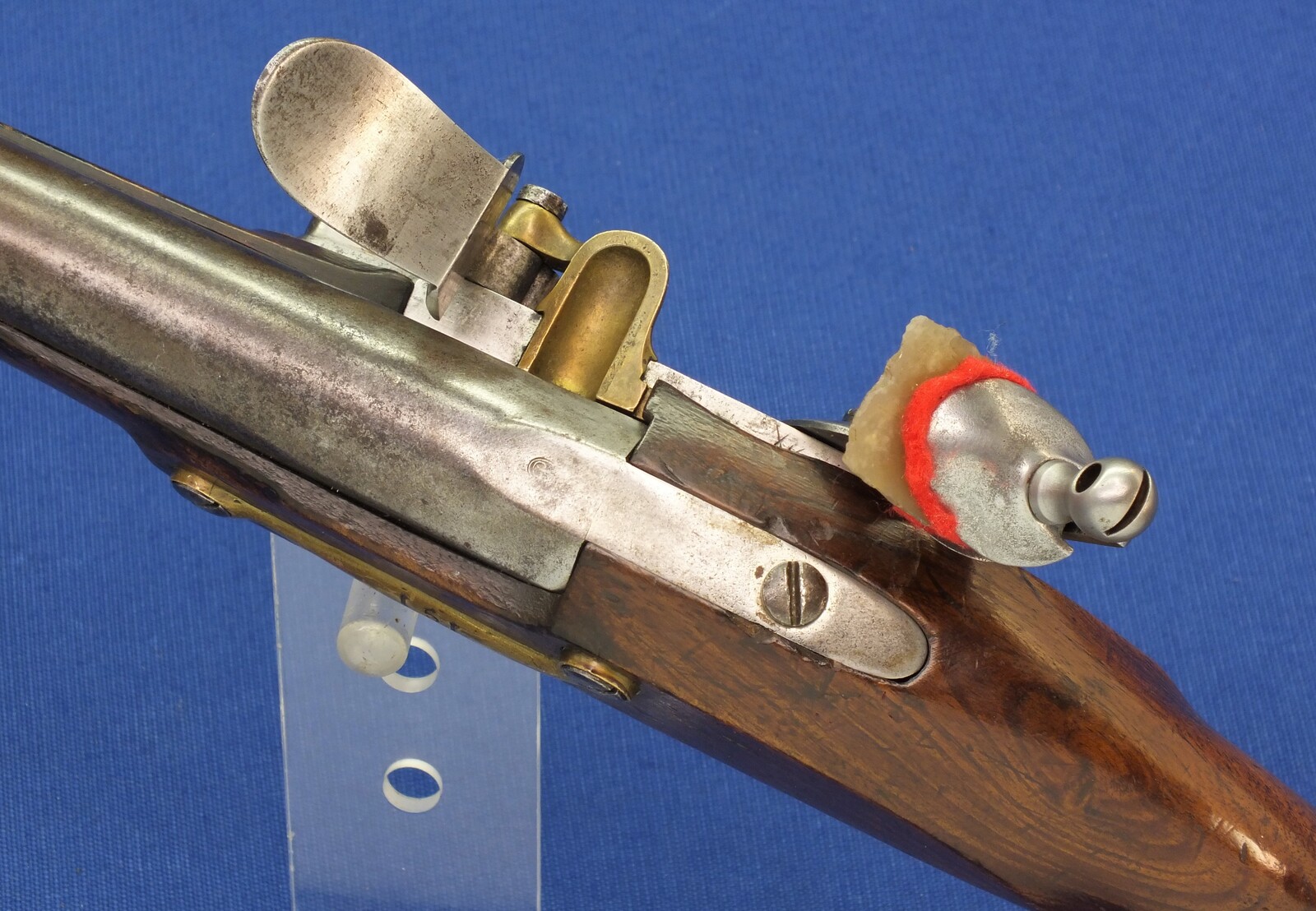 An antique French Military Flintlock Pistol Model 1816 Gardes du Corps de Roi, Second Model, signed Manf. Royal de Maubeuge, caliber 17 mm, length 37 cm, in very good condition. Price 3.500 euro