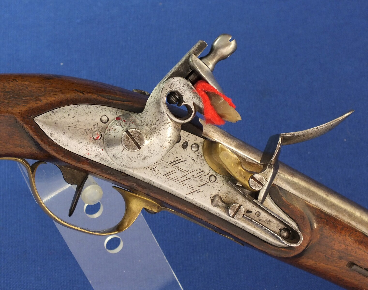 An antique French Military Flintlock Pistol Model 1816 Gardes du Corps de Roi, Second Model, signed Manf. Royal de Maubeuge, caliber 17 mm, length 37 cm, in very good condition. Price 3.500 euro